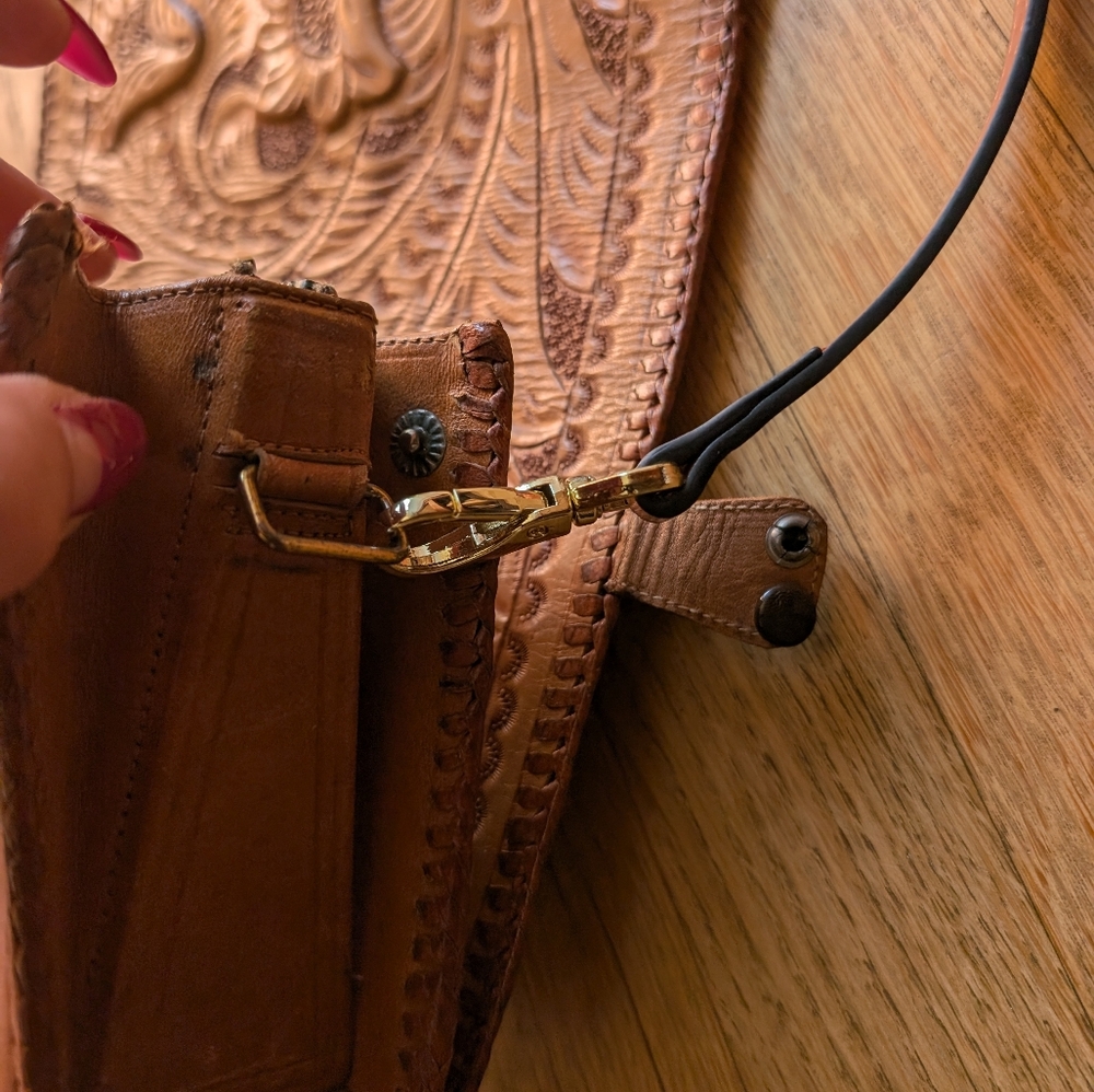 Really Cool 70s Mexican Leather Reversible Purse - Picture 4 of 7